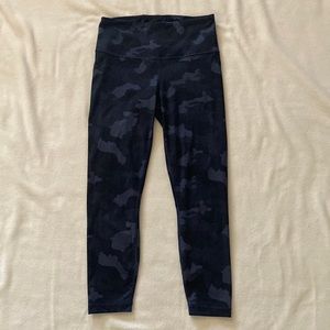 Yogalicious 25” leggings. Size M. Blue camo.